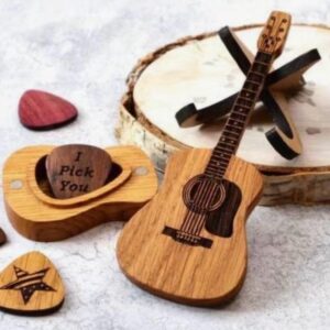 Guitarra pequeña guarda púas